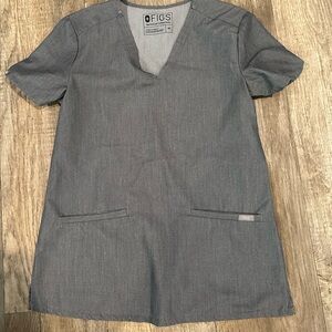Figs graphite two pocket scrub top